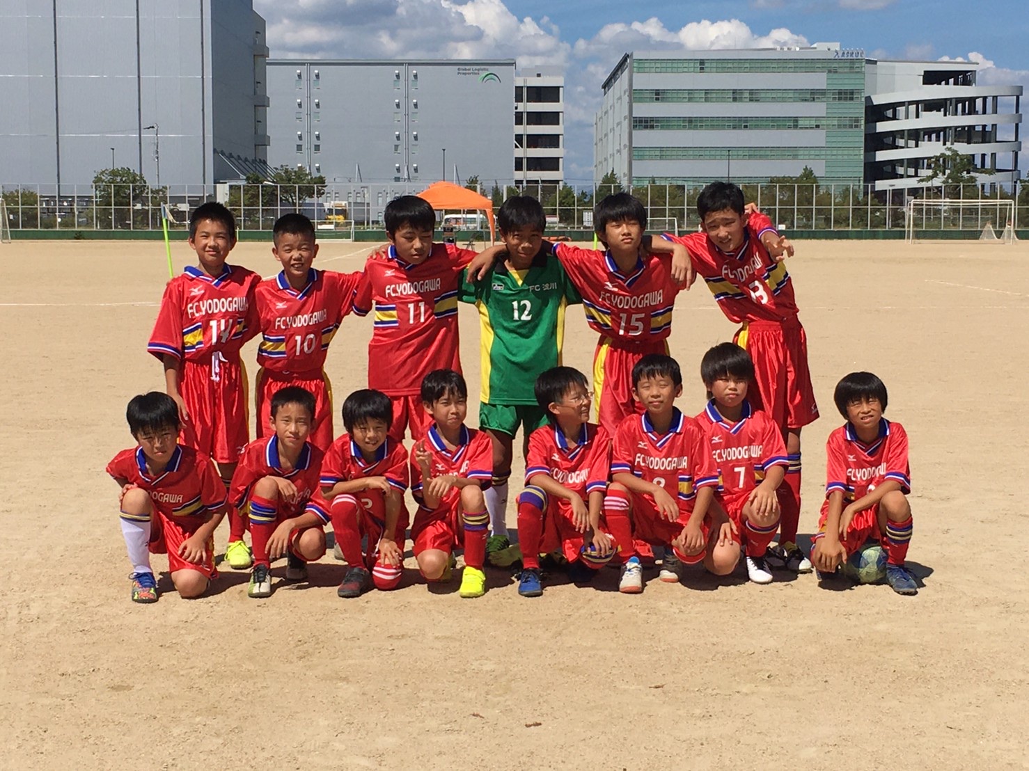 Fc淀川 Fc淀川は ２００２年大阪市淀川区の子どもたちに サッカーの楽しさ 面白さを普及するために作りました